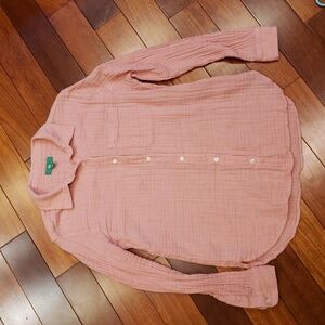 Women's soft cotton button up shirt size XS. Peach